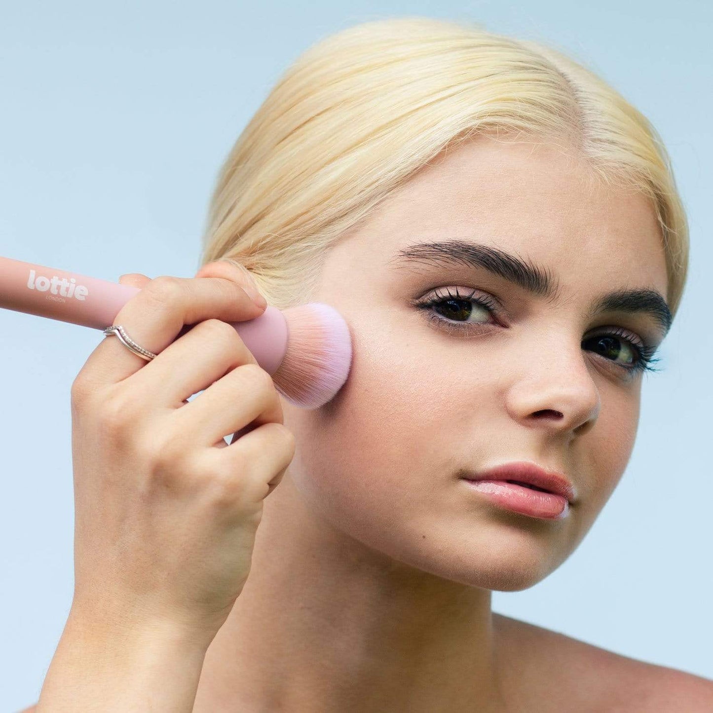 Lottie buffer brush 100% Vegan Buffing Makeup Brush